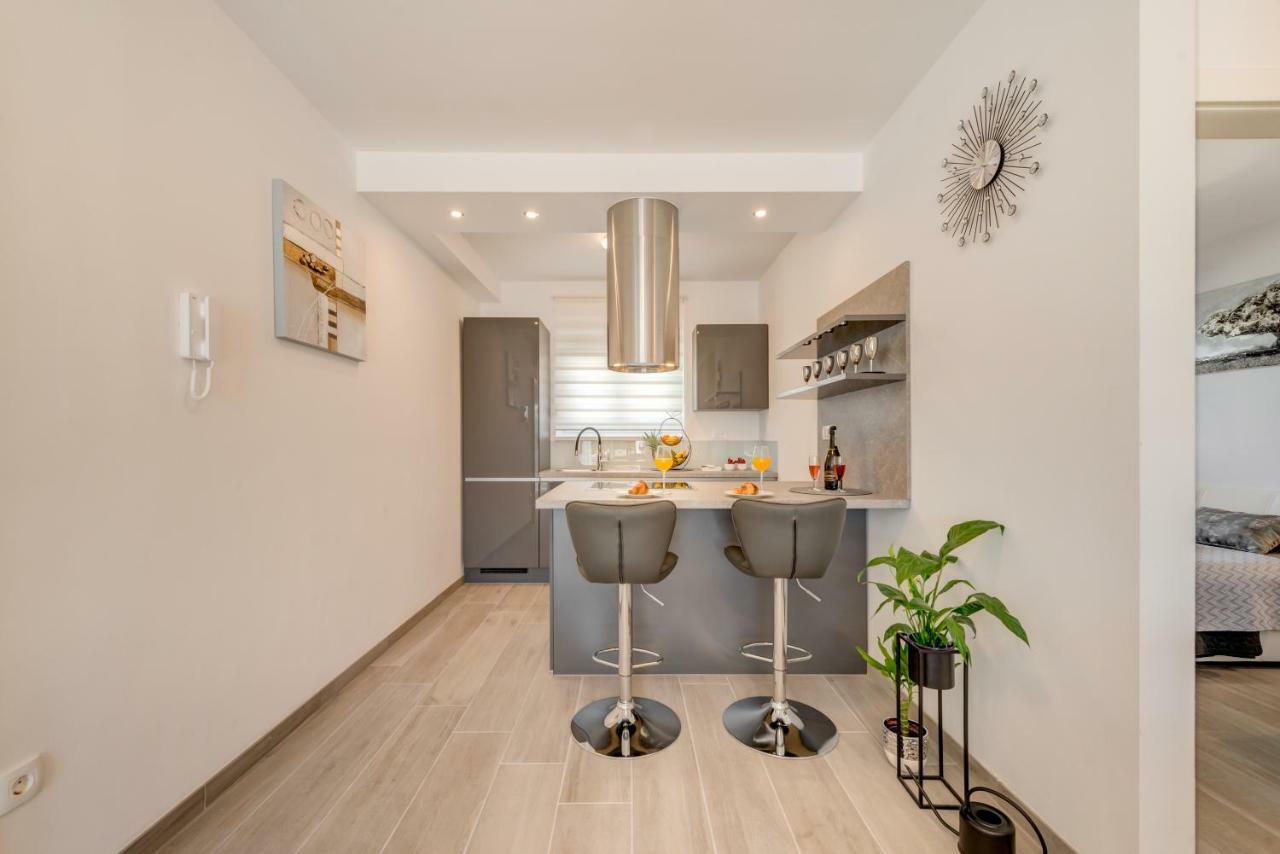 La Vie Est Belle Apartment Трогир Екстериор снимка