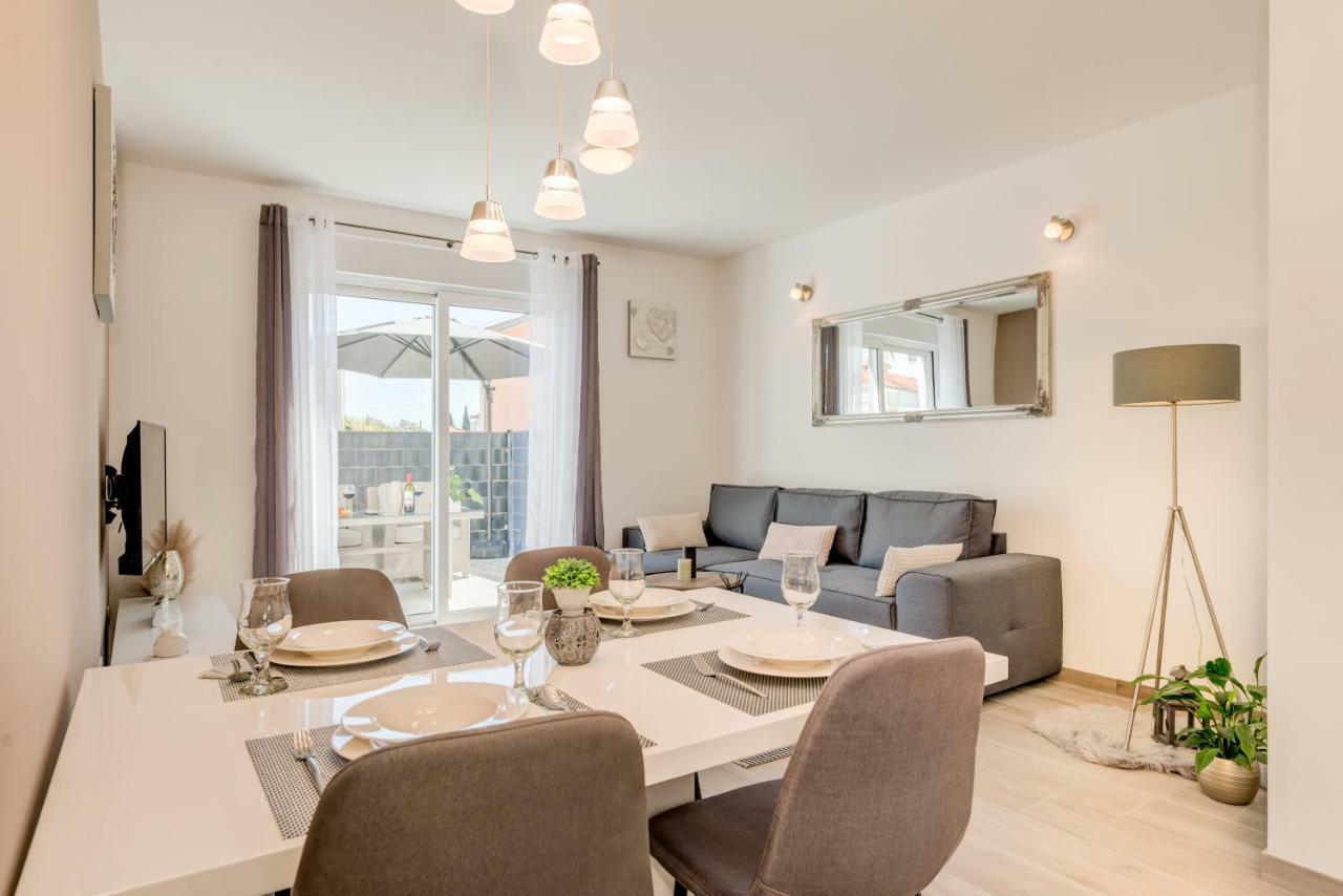 La Vie Est Belle Apartment Трогир Екстериор снимка