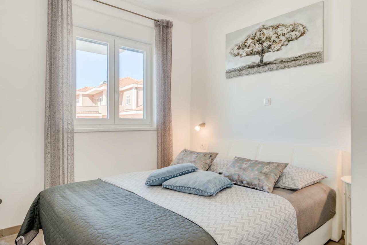 La Vie Est Belle Apartment Трогир Екстериор снимка