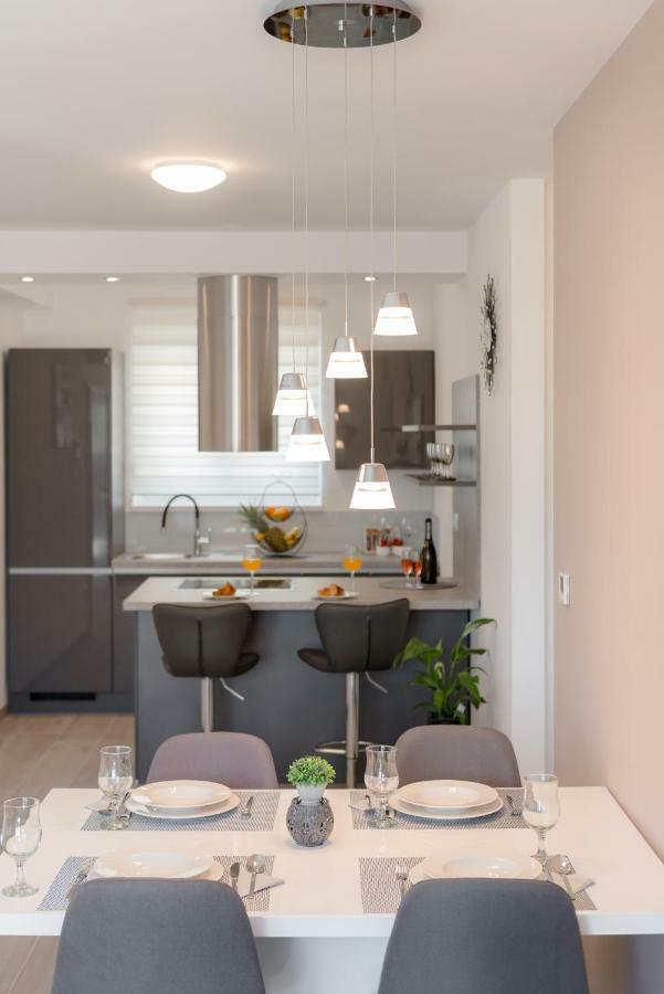 La Vie Est Belle Apartment Трогир Екстериор снимка